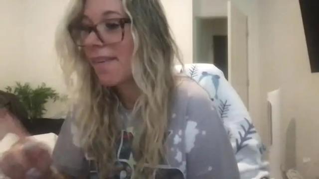 Image 4 of texas_blonde Stream on Chaturbate on 3 months ago