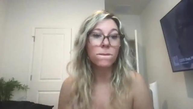 Image 7 of texas_blonde Stream on Chaturbate on 3 months ago
