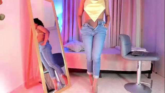 Image 3 of thais_dreams Stream on Chaturbate on 1 month ago