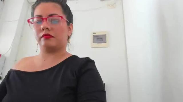 Image 12 of thamara_1023 Stream on Chaturbate on 18 months ago