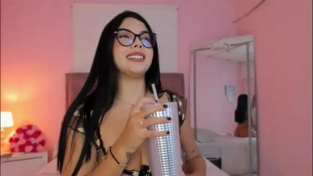 Image 10 of tharaaa_1 Stream on Chaturbate on 4 months ago