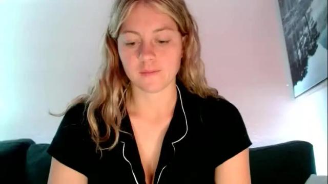 Image 3 of thatprettyblondegirl Stream on Chaturbate on 14 months ago