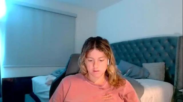 Image 4 of thatprettyblondegirl Stream on Chaturbate on 1 month ago