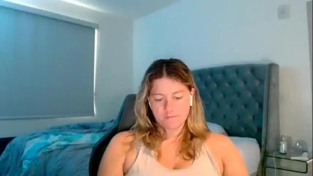 Image 2 of thatprettyblondegirl Stream on Chaturbate on 1 month ago