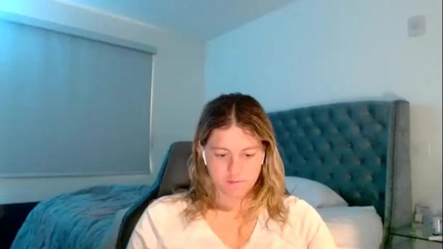 Image 4 of thatprettyblondegirl Stream on Chaturbate on 1 month ago
