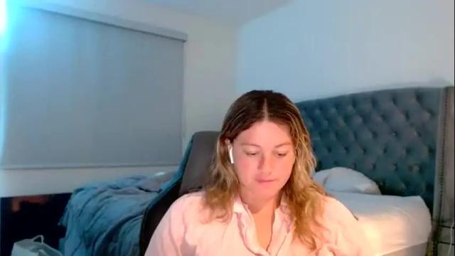 Image 3 of thatprettyblondegirl Stream on Chaturbate on 1 month ago