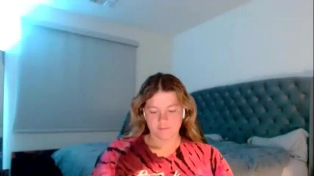 Image 2 of thatprettyblondegirl Stream on Chaturbate on 1 month ago