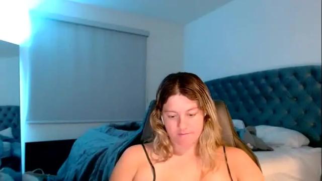 Image 2 of thatprettyblondegirl Stream on Chaturbate on 1 month ago