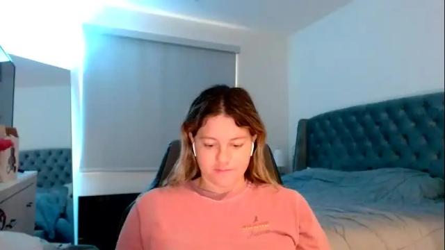 Image 2 of thatprettyblondegirl Stream on Chaturbate on 1 month ago