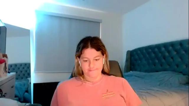 Image 4 of thatprettyblondegirl Stream on Chaturbate on 1 month ago