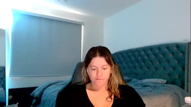 Image 2 of thatprettyblondegirl Stream on Chaturbate on 1 month ago