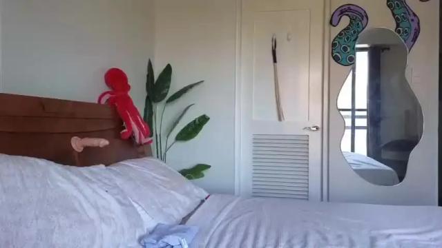 Image 7 of the_emmarouge Stream on Chaturbate on 13 months ago