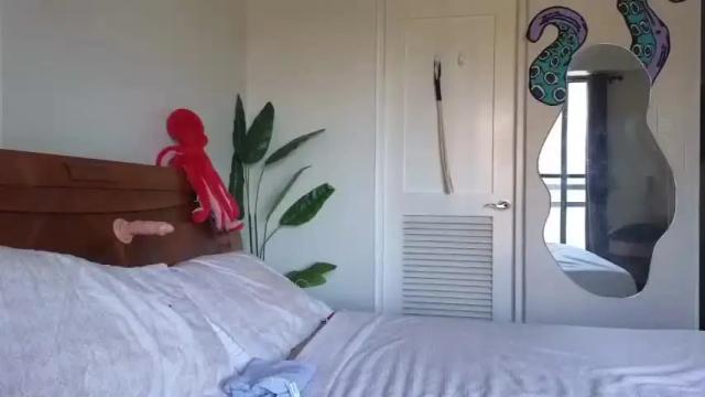 Image 8 of the_emmarouge Stream on Chaturbate on 13 months ago