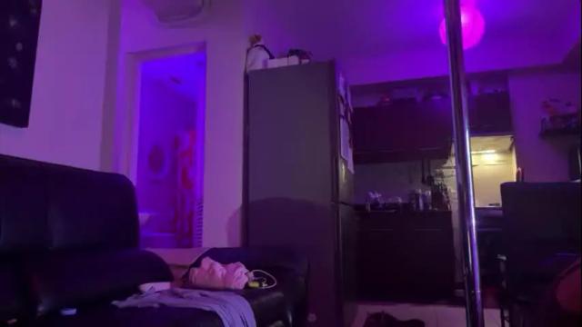 Image 12 of the_emmarouge Stream on Chaturbate on 1 month ago