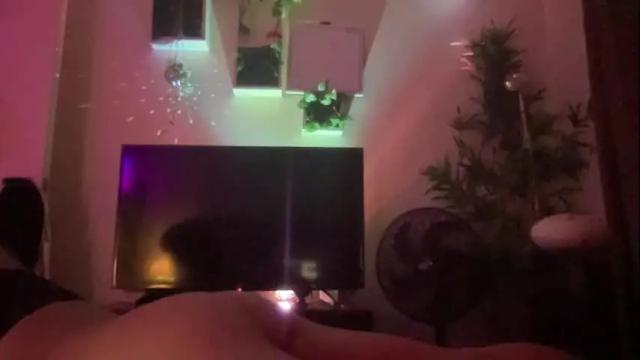 Image 10 of the_emmarouge Stream on Chaturbate on 1 month ago