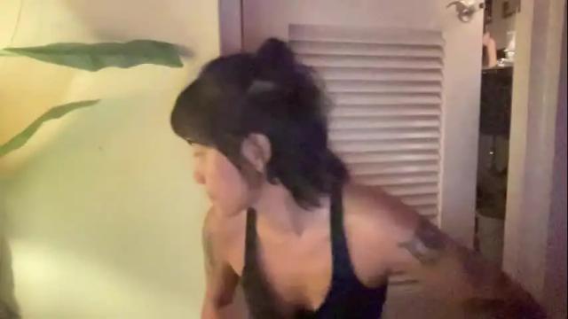 Image 8 of the_emmarouge Stream on Chaturbate on 1 month ago