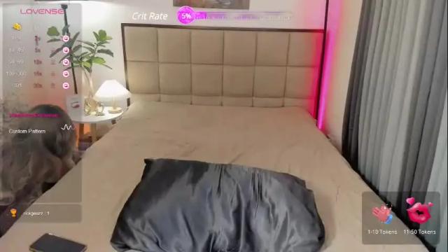 Image 3 of the_enchantressxx Stream on Chaturbate on 16 months ago