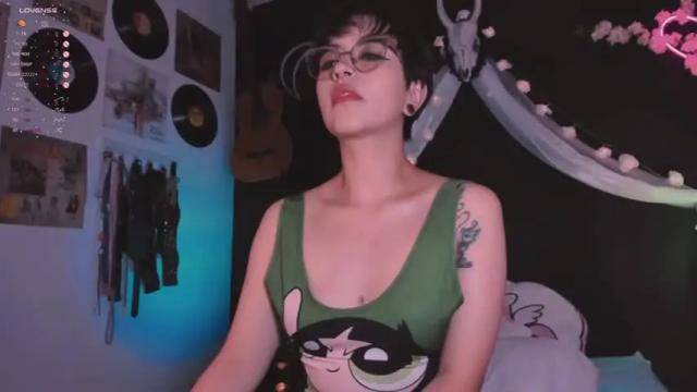 Image 12 of the_kitty_roxy Stream on Chaturbate on 13 months ago