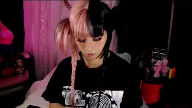 Image 2 of the_kitty_roxy Stream on Chaturbate on 17 days ago