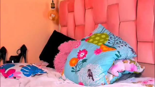 Image 6 of the_queen_aleja Stream on Chaturbate on 2 months ago