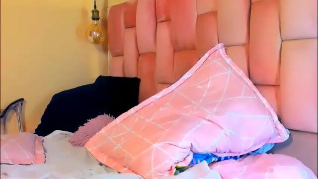 Image 2 of the_queen_aleja Stream on Chaturbate on 1 month ago