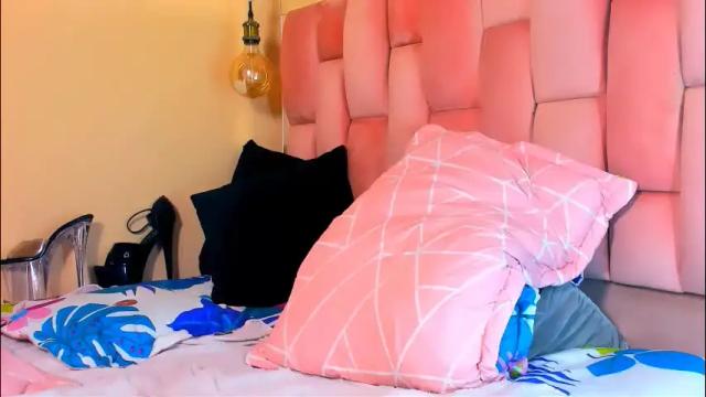 Image 4 of the_queen_aleja Stream on Chaturbate on 1 month ago