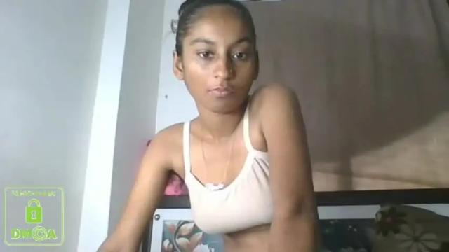 Image 12 of the_right_girl Stream on Chaturbate on 2 days ago