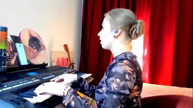 Image 4 of the_steel_magnolia_ Stream on Chaturbate on 27 days ago
