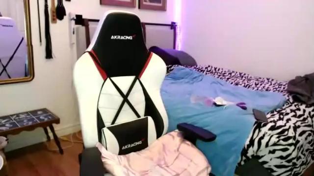 Image 8 of thebeccabucklerxxx Stream on Chaturbate on 16 months ago
