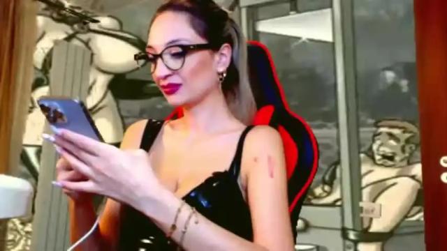Image 4 of theblackwidow Stream on Chaturbate on 18 months ago