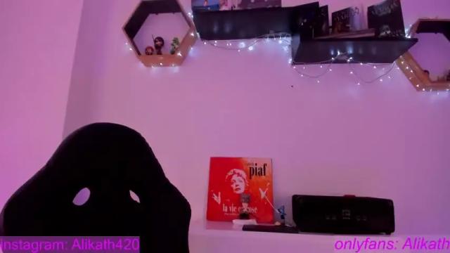 Image 7 of thecosmicgirl Stream on Chaturbate on 15 months ago