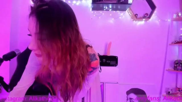 Image 8 of thecosmicgirl Stream on Chaturbate on 15 months ago