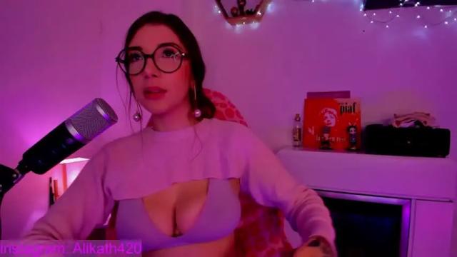 Image 10 of thecosmicgirl Stream on Chaturbate on 12 months ago