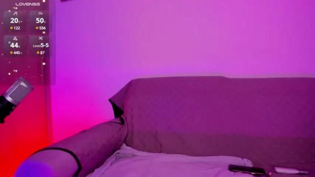 Image 4 of thecosmicgirl Stream on Chaturbate on 2 months ago