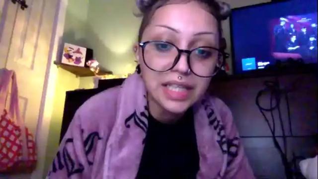 Image 3 of theeking_venus Stream on Chaturbate on 5 months ago