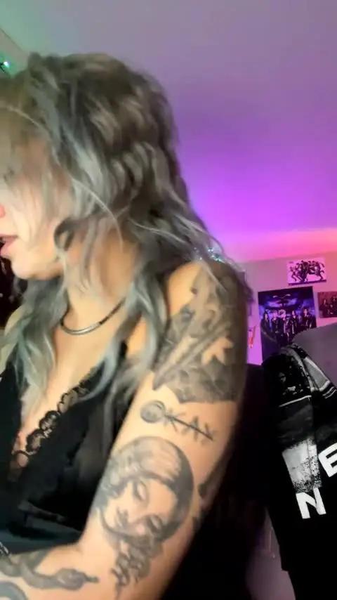 Image 4 of theeking_venus Stream on Chaturbate on 26 days ago