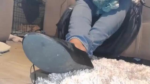 Image 4 of thefindomfeetgoddess Stream on Chaturbate on 13 months ago