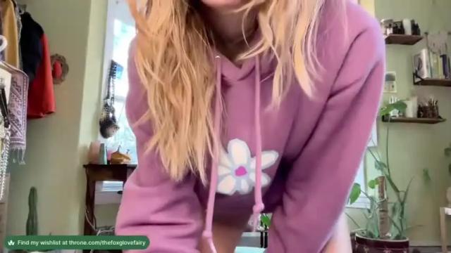 Image 2 of thefoxglovefairy Stream on Chaturbate on 16 months ago