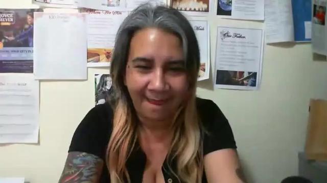 Image 2 of theglasskitty Stream on Chaturbate on 21 months ago