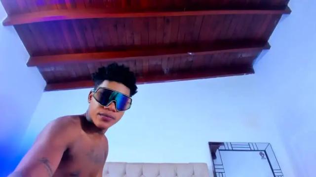 Image 3 of thegloryus_ebony Stream on Chaturbate on 13 months ago