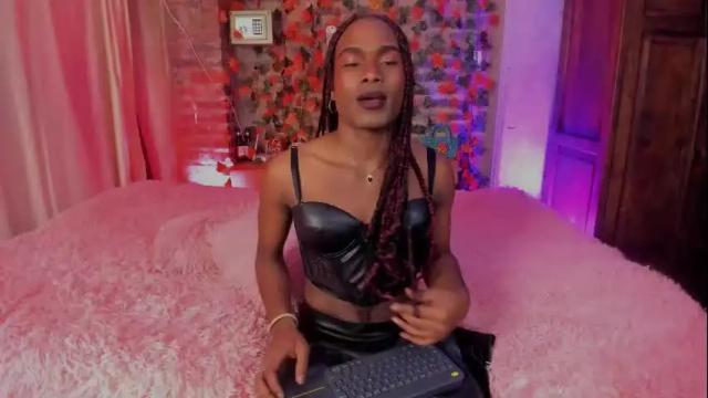 Image 8 of thegoldenbitch Stream on Chaturbate on 18 days ago