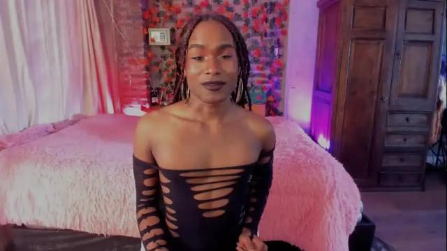 Image 12 of thegoldenbitch Stream on Chaturbate on 17 days ago