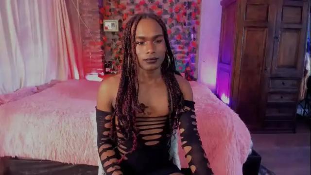 Image 7 of thegoldenbitch Stream on Chaturbate on 17 days ago