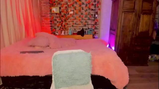 Image 4 of thegoldenbitch Stream on Chaturbate on 2 months ago