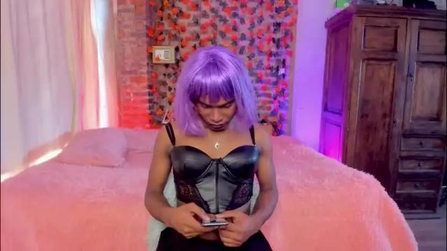 Image 2 of thegoldenbitch Stream on Chaturbate on 2 months ago