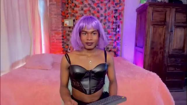 Image 3 of thegoldenbitch Stream on Chaturbate on 2 months ago