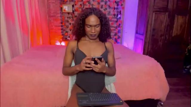 Image 10 of thegoldenbitch Stream on Chaturbate on 2 months ago