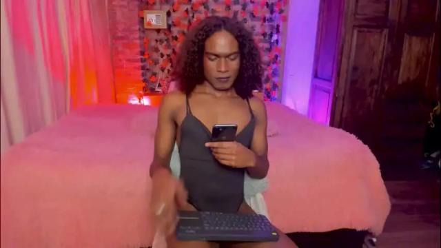 Image 11 of thegoldenbitch Stream on Chaturbate on 2 months ago