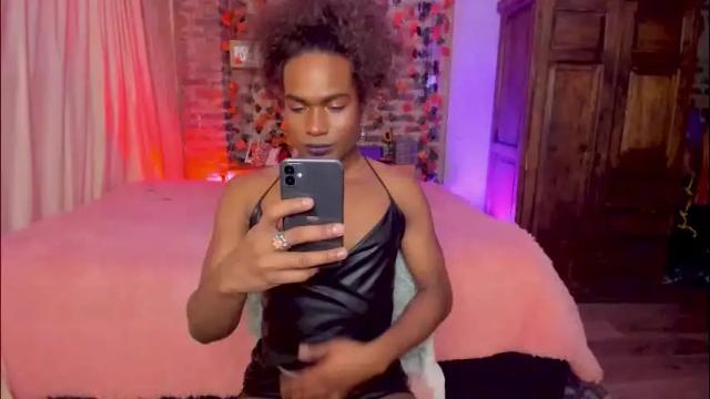 Image 10 of thegoldenbitch Stream on Chaturbate on 1 month ago