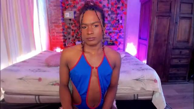 Image 3 of thegoldenbitch Stream on Chaturbate on 2 months ago